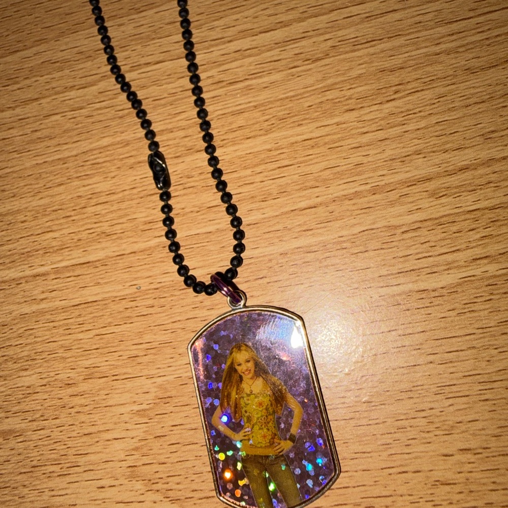 Hannah Montana dog tag necklace - Picture 2 of 4